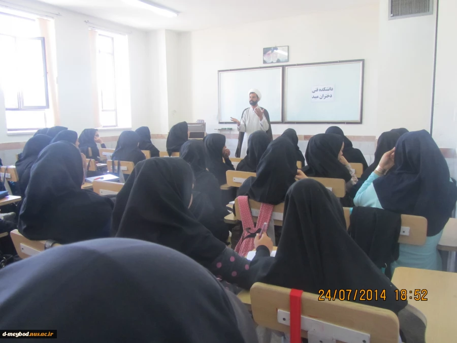 حضور جناب آقای جمالی معاون دفتر نهاد رهبری در کلاس درسی آموزشکده و سخنرانی در مورد واقعه طبس 2