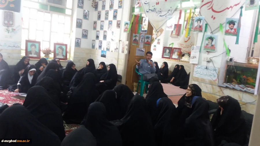 شرکت دانشجویان در مراسم سخنرانی با موضوع حضور در انتخابات