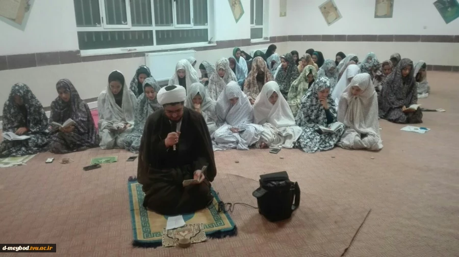 برگزاری دعای کمیل در خوابگاه