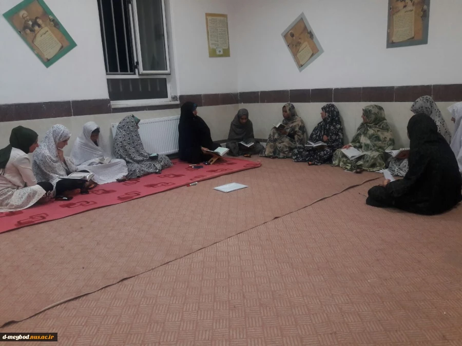 جلسه تجوید قران در خوابگاه