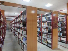 بازدید دانشجویان از کتابخانه مرکزی میبد 3