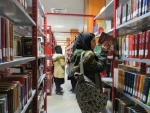 بازدید دانشجویان از کتابخانه مرکزی میبد 6