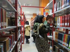 بازدید دانشجویان از کتابخانه مرکزی میبد 6
