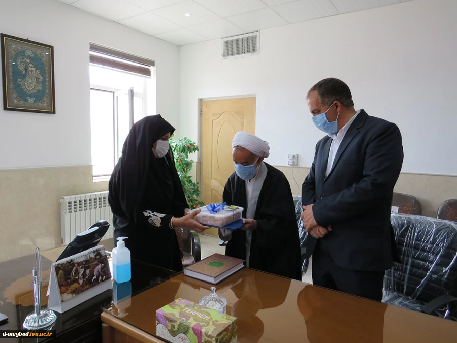 برگزاری مراسم عید مبعث وتقدیر از امام جماعت آموزشکده فنی دختران میبد 6