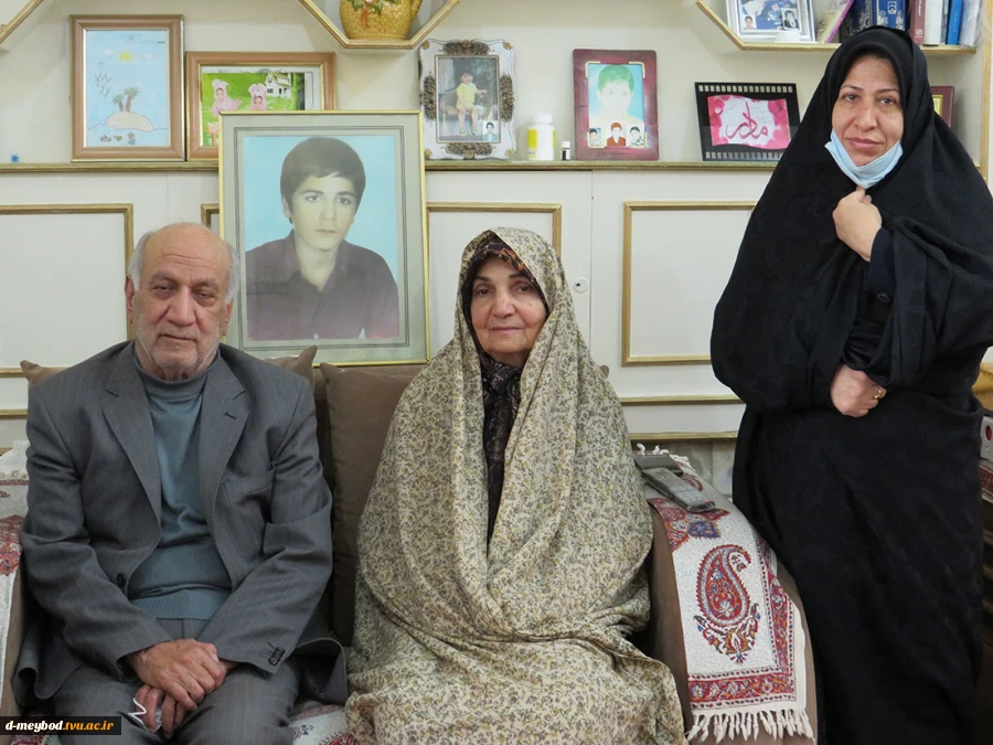 دیدار با خانواده شهید رضا علمچی شهید 14 ساله شهرستان میبد در آستانه بزرگداشت روز شهدا 4