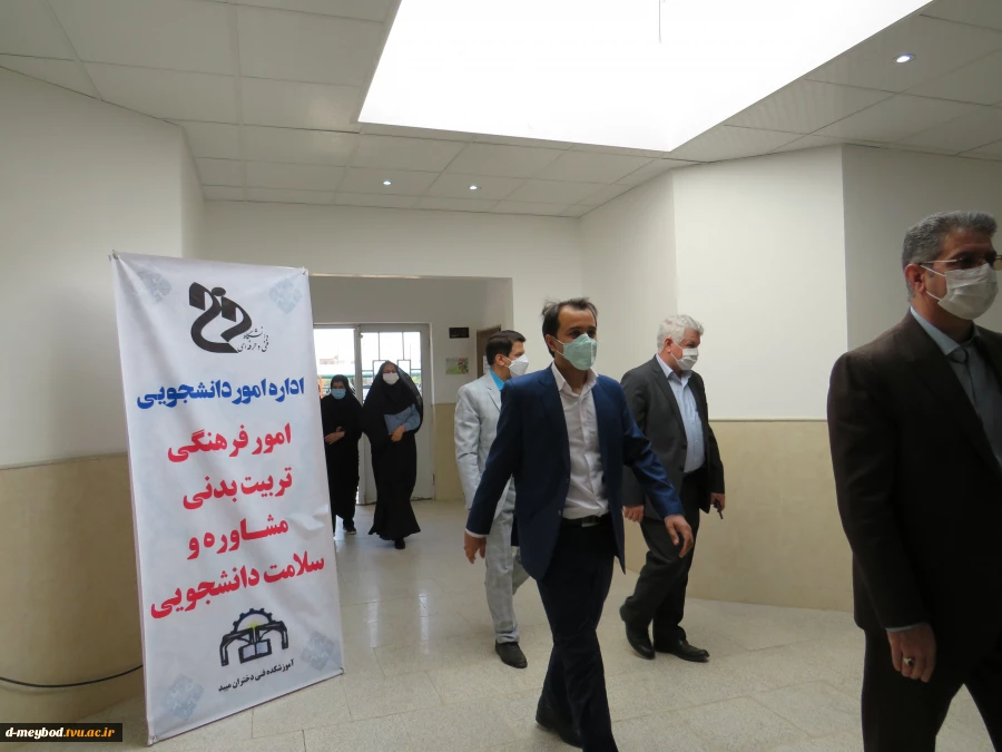 بازدید دکتر زمانی معاونت اداری مالی دانشگاه فنی ودکتر ضرغامی مدیر کل حقوقی دانشگاه از آموزشکده فنی دختران میبد 3