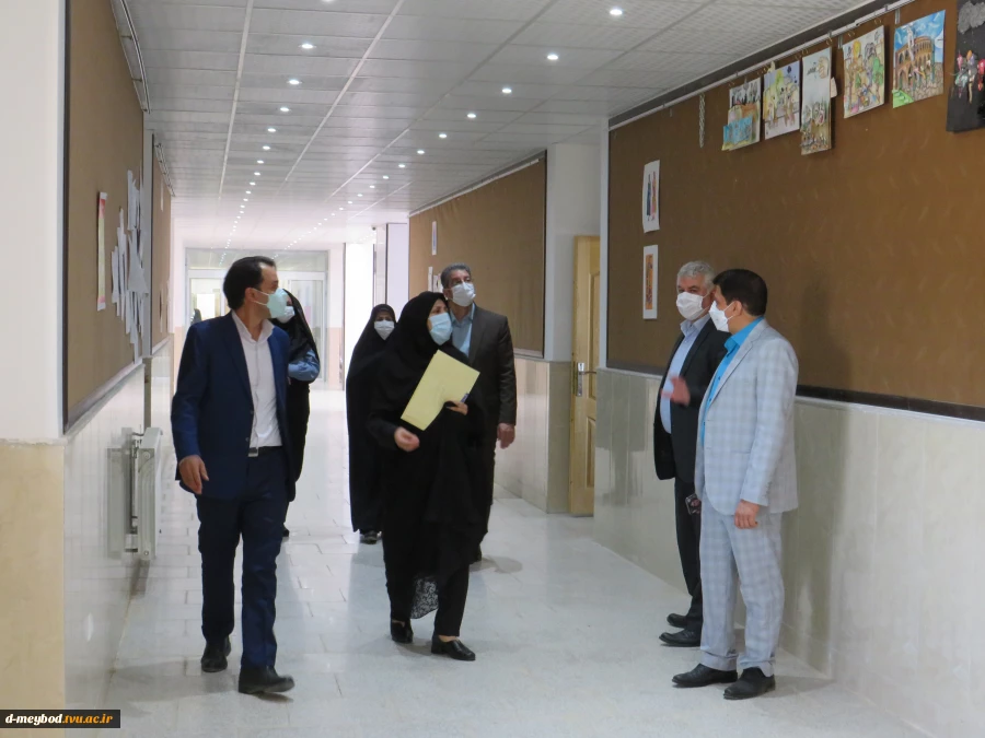 بازدید دکتر زمانی معاونت اداری مالی دانشگاه فنی ودکتر ضرغامی مدیر کل حقوقی دانشگاه از آموزشکده فنی دختران میبد 7
