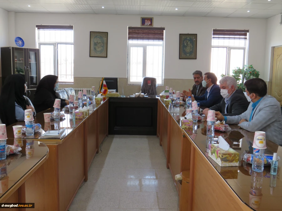 بازدید دکتر زمانی معاونت اداری مالی دانشگاه فنی ودکتر ضرغامی مدیر کل حقوقی دانشگاه از آموزشکده فنی دختران میبد 5