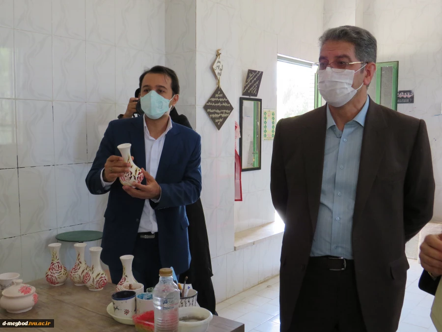 بازدید دکتر زمانی معاونت اداری مالی دانشگاه فنی ودکتر ضرغامی مدیر کل حقوقی دانشگاه از آموزشکده فنی دختران میبد 10