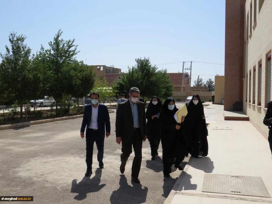 بازدید دکتر زمانی معاونت اداری مالی دانشگاه فنی ودکتر ضرغامی مدیر کل حقوقی دانشگاه از آموزشکده فنی دختران میبد 8