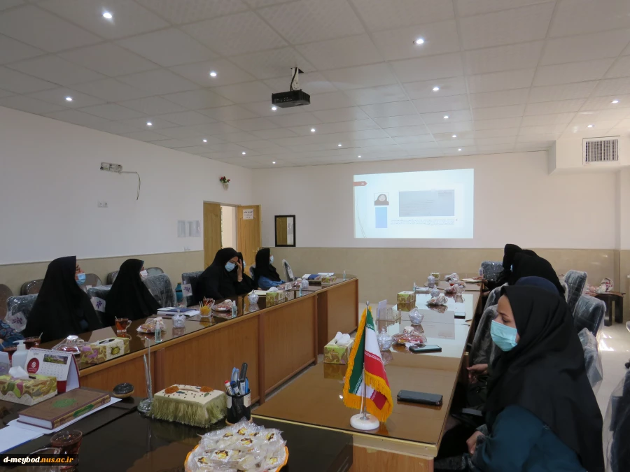 برگزاری جلسه معرفی رشته های آموزشکده فنی دختران میبد با حضور مدیران ومشاوران هنرستانها 9