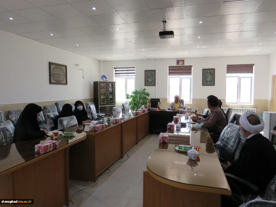 جلسه نماینده نهاد رهبری با اساتید معارف در آموزشکده فنی دختران میبد 5