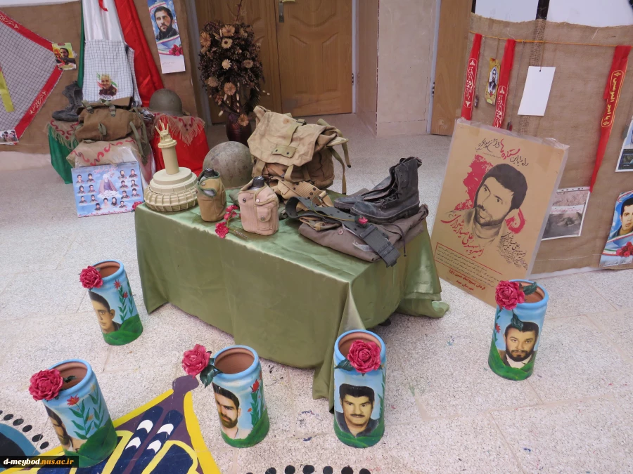 برگزاری نمایشگاه دفاع مقدس در آموزشکده فنی دختران میبد 11