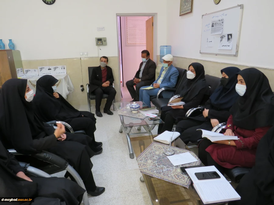 بازدید سرزده دکتر عندلیب رئیس دانشگاه فنی استان از آموزشکده فنی دختران میبد 4