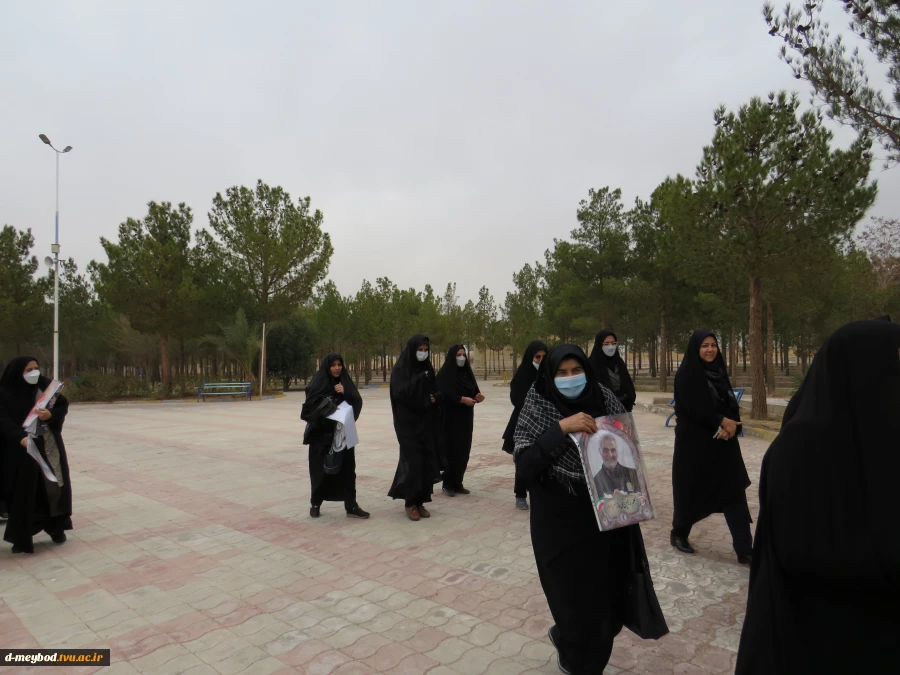 حضور کارکنان دانشجویان آموزشکده فنی دختران میبد به مناسبت دومین سالگرد سردار دلها حاج قاسم سلیمانی 4