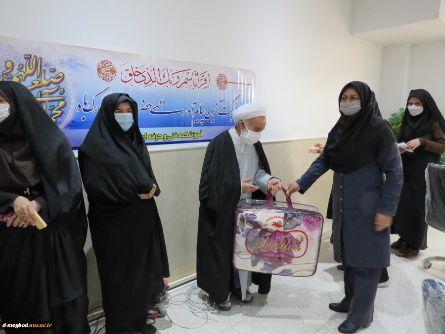 برگزاری مراسم عید مبعث وتقدیر از امام جماعت مرکز در آموزشکده فنی دختران میبد 3