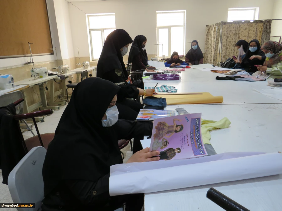 برگزاری کلاسهای عملی وتئوری عملی در آموزشکده فنی دختران میبد

 9
