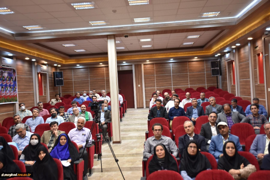 نشست صمیمی دکتر خسرویان با کارکنان و اعضا هیئت علمی دانشگاه فنی و حرفه‌ای استان یزد 4