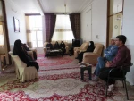 دیدار سرپرست وکارکنان آموزشکده فنی دختران میبدبا خانواده شهید حمید بحری 3