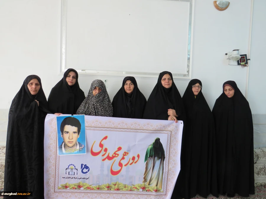 دیدار با خانواده شهید احمدی در آستانه سالگردپیروزی انقلاب اسلامی 3