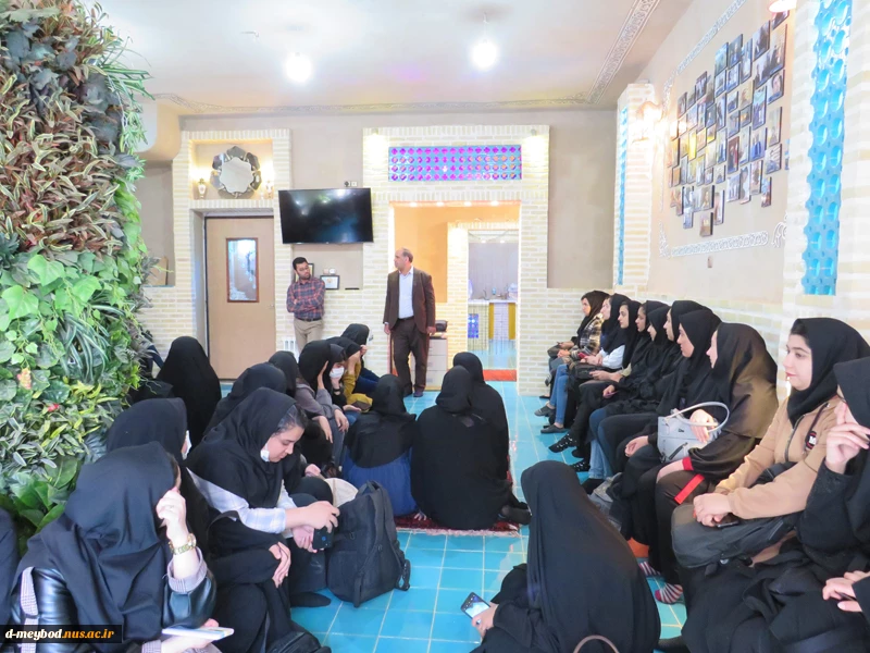 یازدید دانشجویان از گنجینه شهدا اردکان  در آستانه بزرگداشت روز شهدا 3