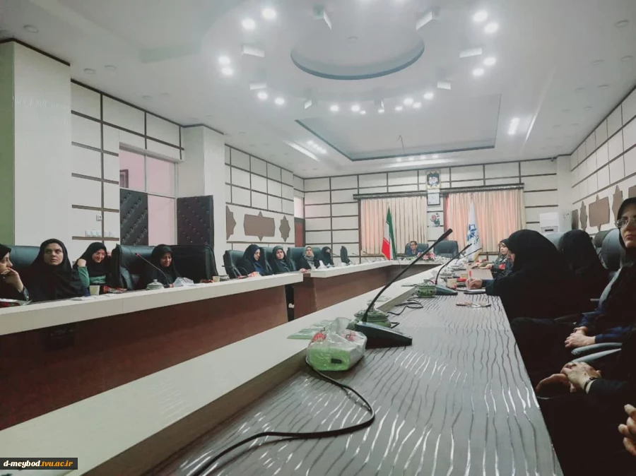 حضور بانوان آموزشکده فنی دختران میبد درکارگاه (حقوق ومسئولیت های بانوان با محوریت حقوق خانواده) 3