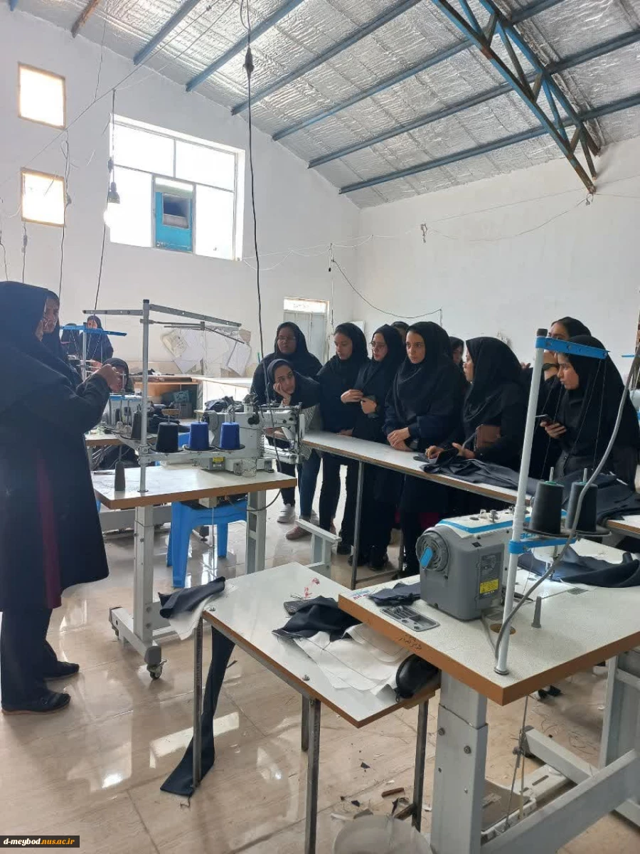 بازدید دانشجویان رشته طراحی ودوخت ازواحد تولیدی صدرا جامعه اردکان 3