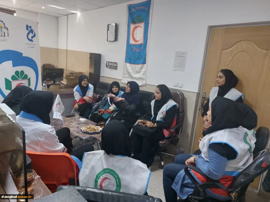 نشست هم اندیشی کانون دانشجویی هلال احمر آموزشکده فنی دختران میبد 3