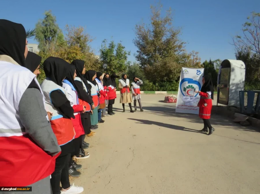برگزاری کارگاه آموزشی چادر زنی با مشارکت واحد هلال احمر شهرستان میبد 2