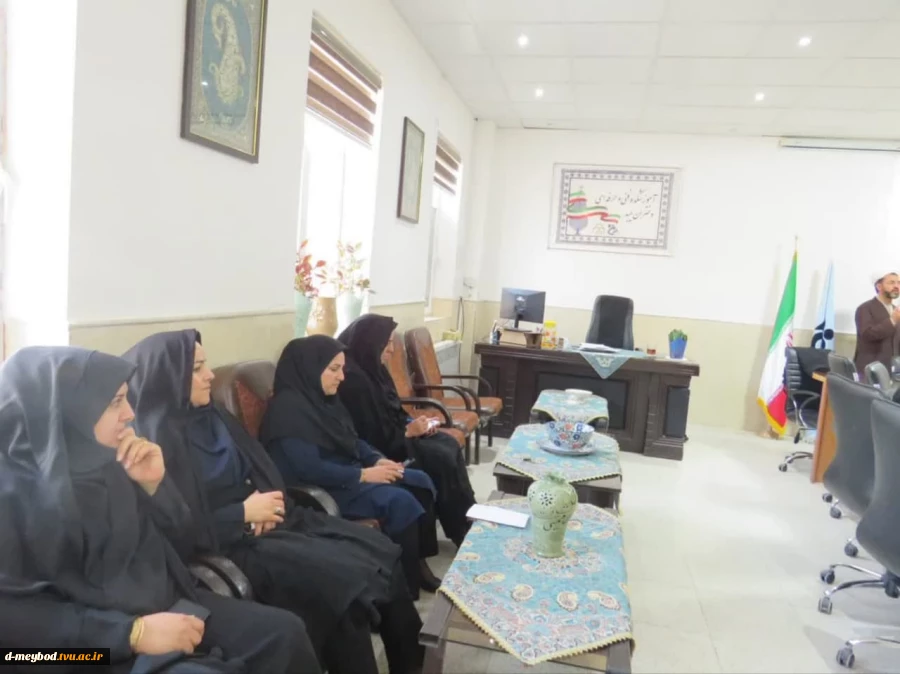 برگزاری سلسله کارگاه های  تربیت دینی فرزند ویژه کارکنان در آموزشکده فنی دختران میبد
 5