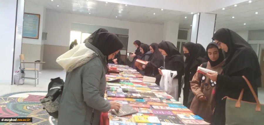 برگزاری نمایشگاه کتاب درآموزشکده فنی دختران میبد 2