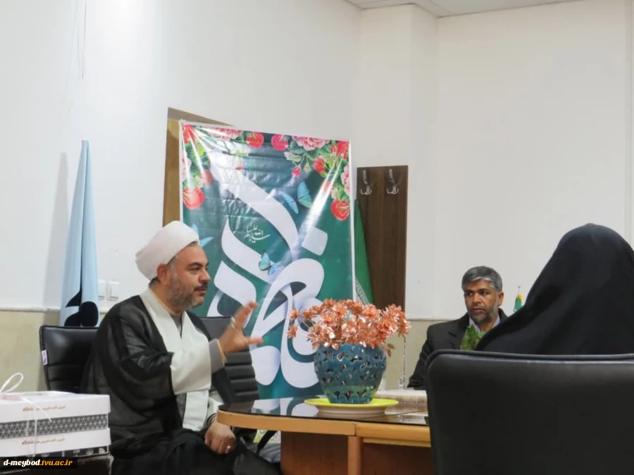 تجلیل از بانوان شاغل به مناسبت میلاد حضرت زهرا (س) در آموزشکده فنی دختران میبد 3