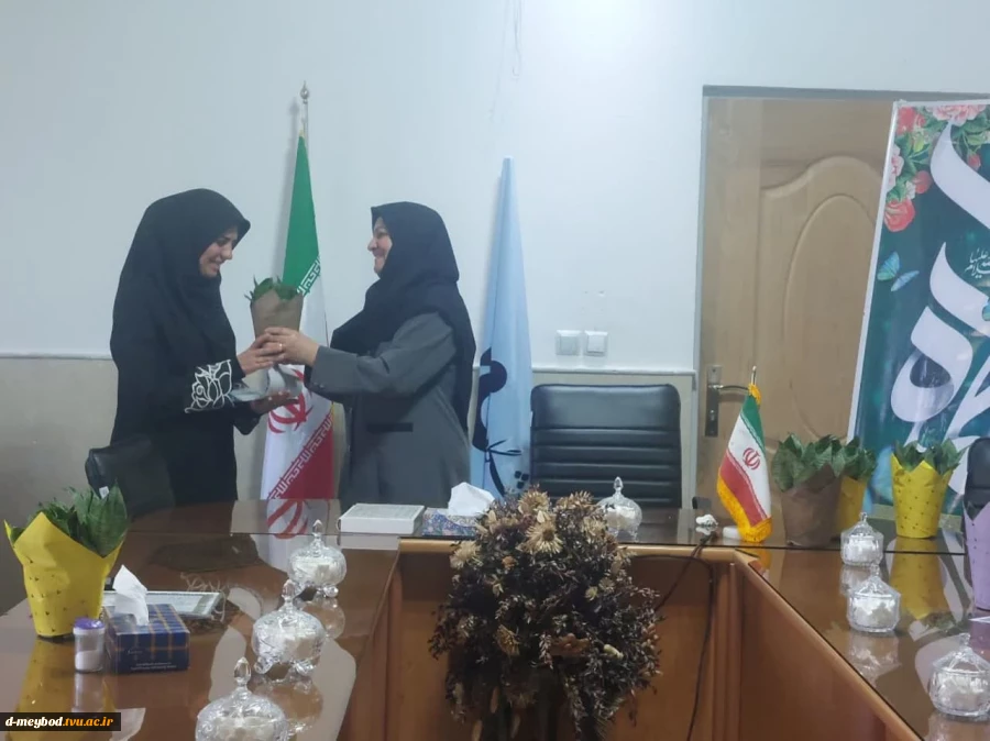 تقدیرریاست از بانوان شاغل در آموزشکده فنی دختران میبد 2