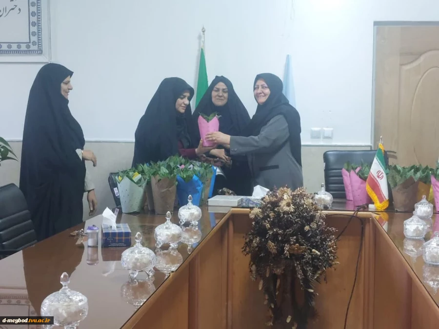 تقدیرریاست از بانوان شاغل در آموزشکده فنی دختران میبد 5