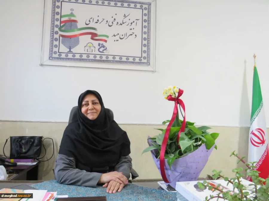 تقدیرریاست از بانوان شاغل در آموزشکده فنی دختران میبد 6