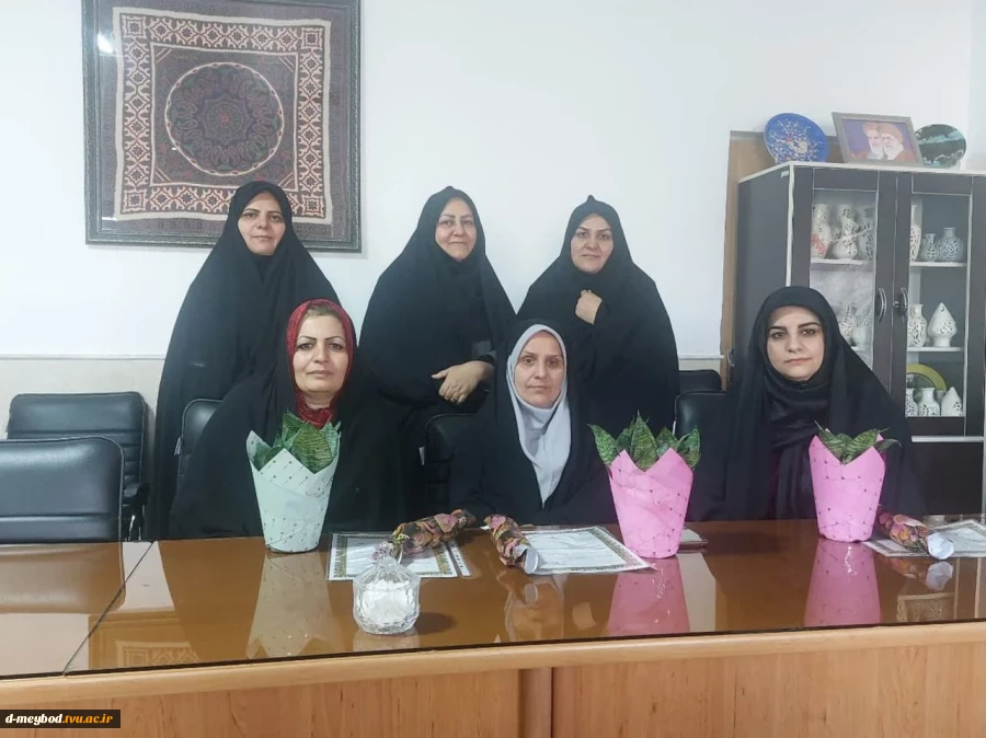 تقدیرریاست از بانوان شاغل در آموزشکده فنی دختران میبد 7