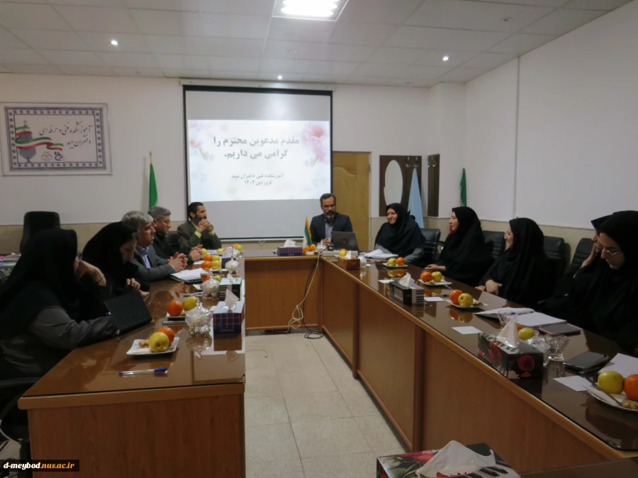 برگزاری جلسه معرفی وتعامل با مراکز مقطع متوسطه  در آموزشکده فنی دختران میبد 3