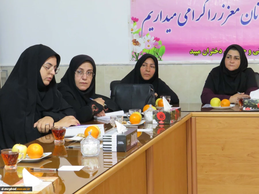 برگزاری جلسه معرفی وتعامل با مراکز مقطع متوسطه  در آموزشکده فنی دختران میبد 8
