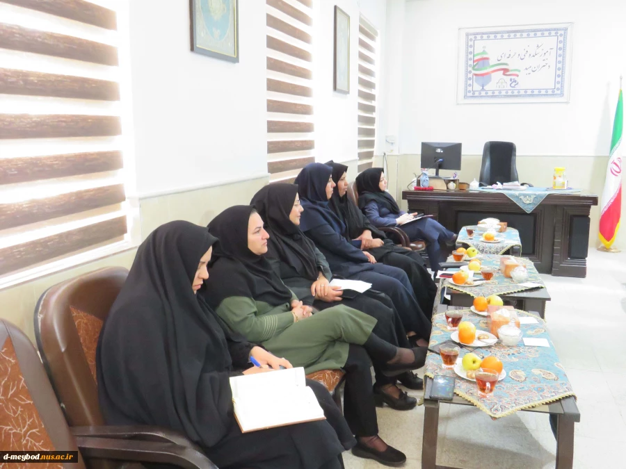 برگزاری جلسه معرفی وتعامل با مراکز مقطع متوسطه  در آموزشکده فنی دختران میبد 10