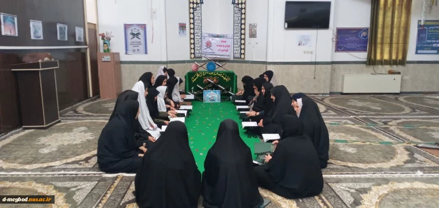 محفل انس با قرآن به مناسبت هفته قرآن در دانشگاه ملی مهارت واحد دختران میبد