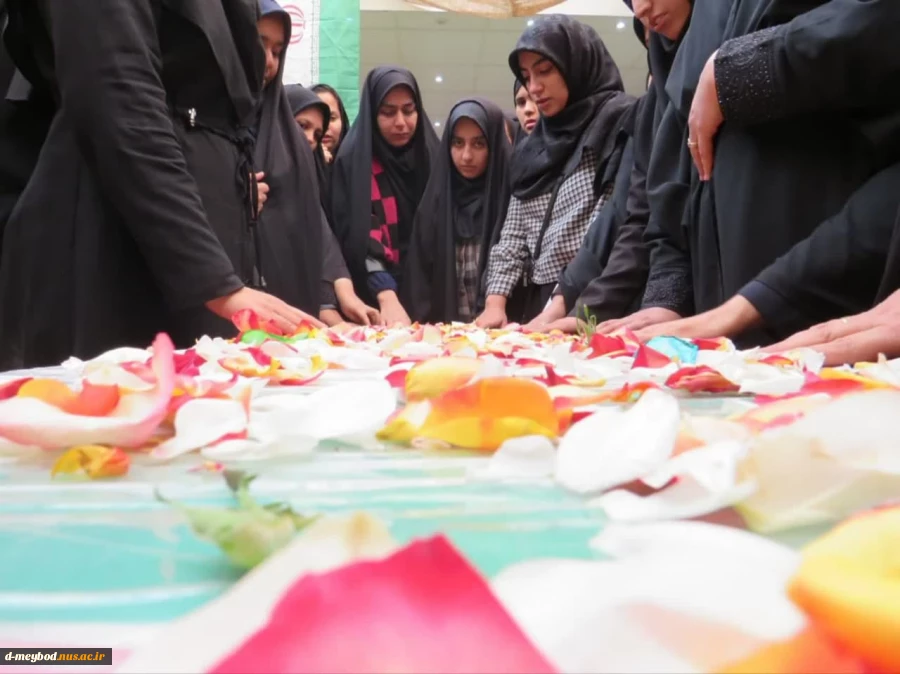 وداعی سخت و شیرین با شهید گمنام در آموزشکده ملی مهارت دختران میبد 7