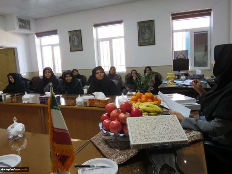 نشست صمیمانه ریاست آموزشکده ملی مهارت دختران میبد با کارکنان مرکز به مناسبت پاسداشت مراسم آیینی شب یلدا 3