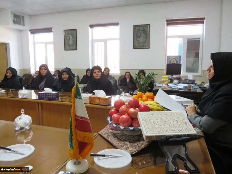 نشست صمیمانه ریاست آموزشکده ملی مهارت دختران میبد با کارکنان مرکز به مناسبت پاسداشت مراسم آیینی شب یلدا 6