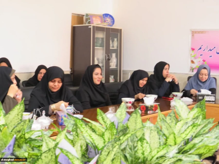 مراسم تکریم و تجلیل از بانوان شاغل در آموزشکده  ملی مهارت دختران میبد در سالروز میلاد حضرت زهرا (س) 
 2