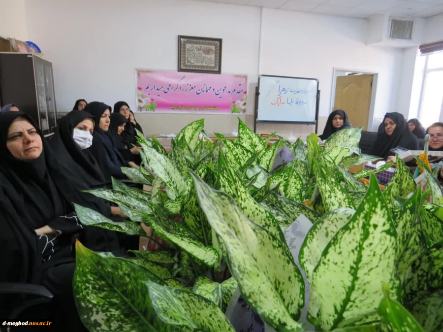 مراسم تکریم و تجلیل از بانوان شاغل در آموزشکده  ملی مهارت دختران میبد در سالروز میلاد حضرت زهرا (س) 
 3