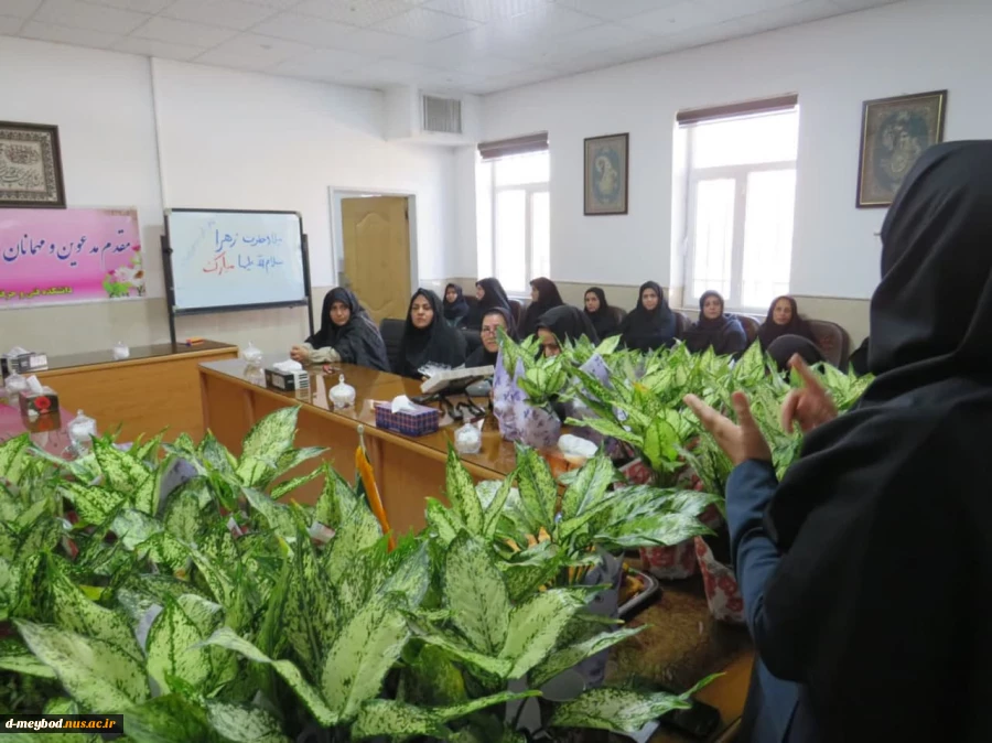 مراسم تکریم و تجلیل از بانوان شاغل در آموزشکده  ملی مهارت دختران میبد در سالروز میلاد حضرت زهرا (س) 
 4