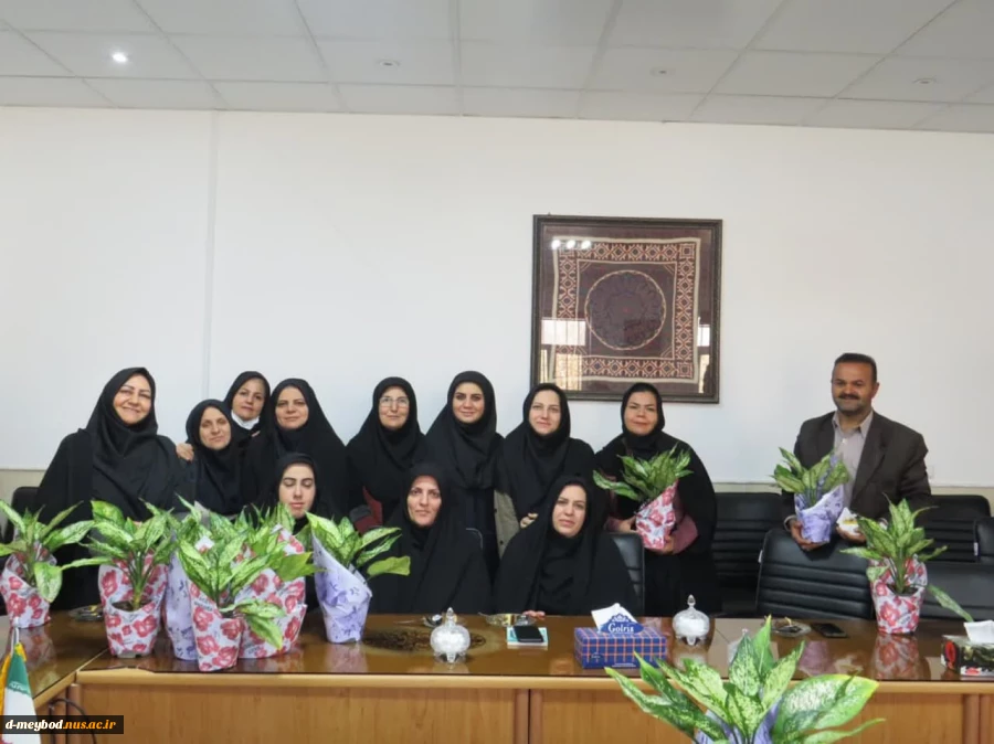 مراسم تکریم و تجلیل از بانوان شاغل در آموزشکده  ملی مهارت دختران میبد در سالروز میلاد حضرت زهرا (س) 
 5