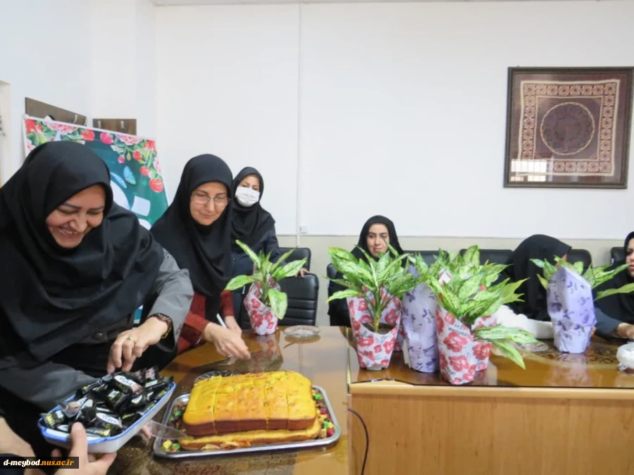 مراسم تکریم و تجلیل از بانوان شاغل در آموزشکده  ملی مهارت دختران میبد در سالروز میلاد حضرت زهرا (س) 
 10