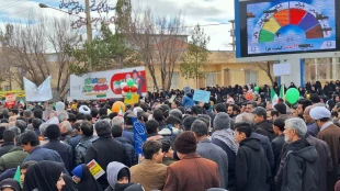 حضور پرشورکارمندان آموزشکده ملی مهارت دختران میبد در راهپیمایی ۲۲ بهمن ماه1403 14