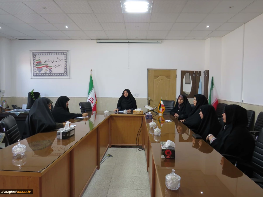 برگزاری جلسه ریا ست با واحد دانشجویی وسرپرستهای خوابگاه شقایق آموزشکده ملی مهارت دختران میبد 2